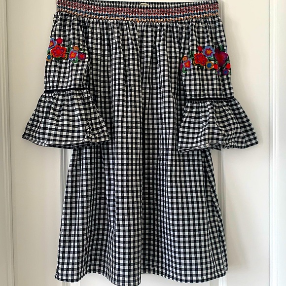 Off/on the shoulder check dress - Picture 4 of 10